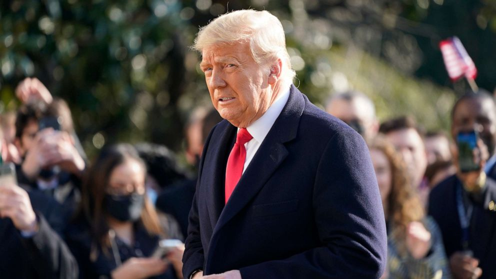 川普退休“妻离子散”？孤身曝再选总统，妻女