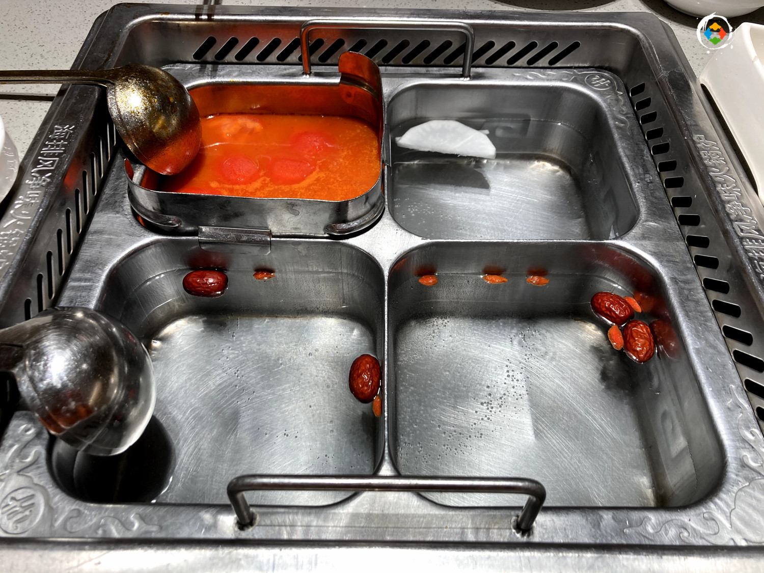 重庆人真的不吃海底捞吗？大量市民排队等位，本地人都被辣到不行