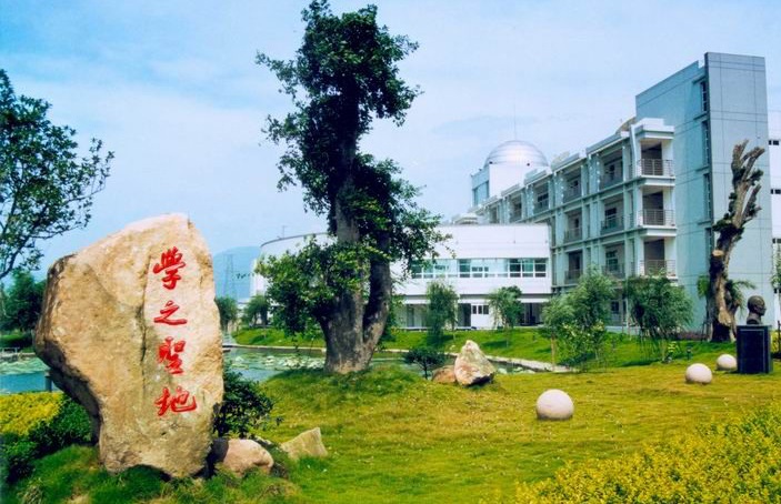 浙江省瑞安中学是浙江省的一级重点中学,创办于1896年,它的前身是瑞安