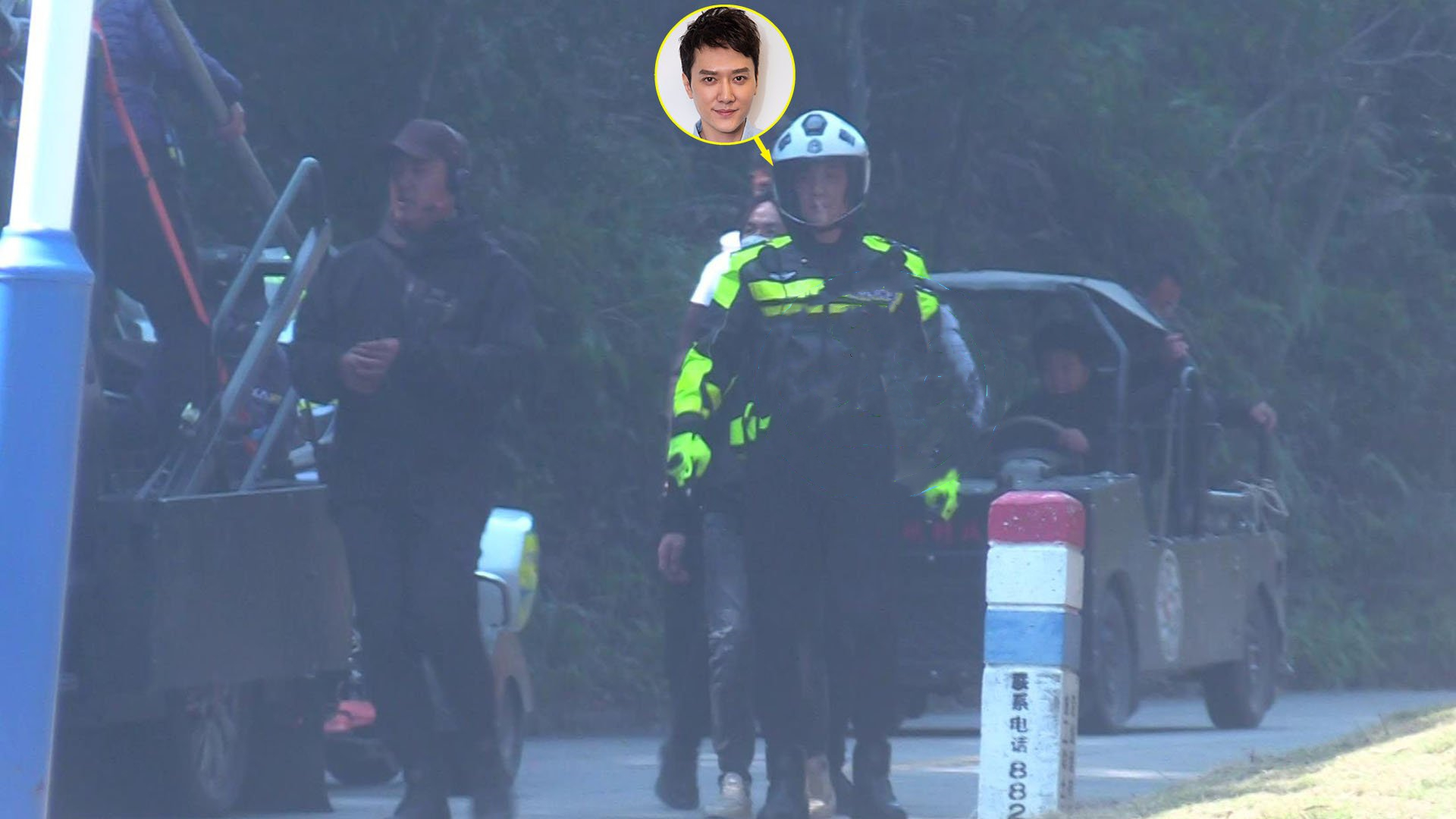 冯绍峰近照暴瘦似纸片人，手细如柴无血色，面容凹陷憔悴引人担忧