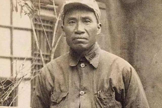 有12个老婆的军阀，朱德救过他一命，刘伯承却拒