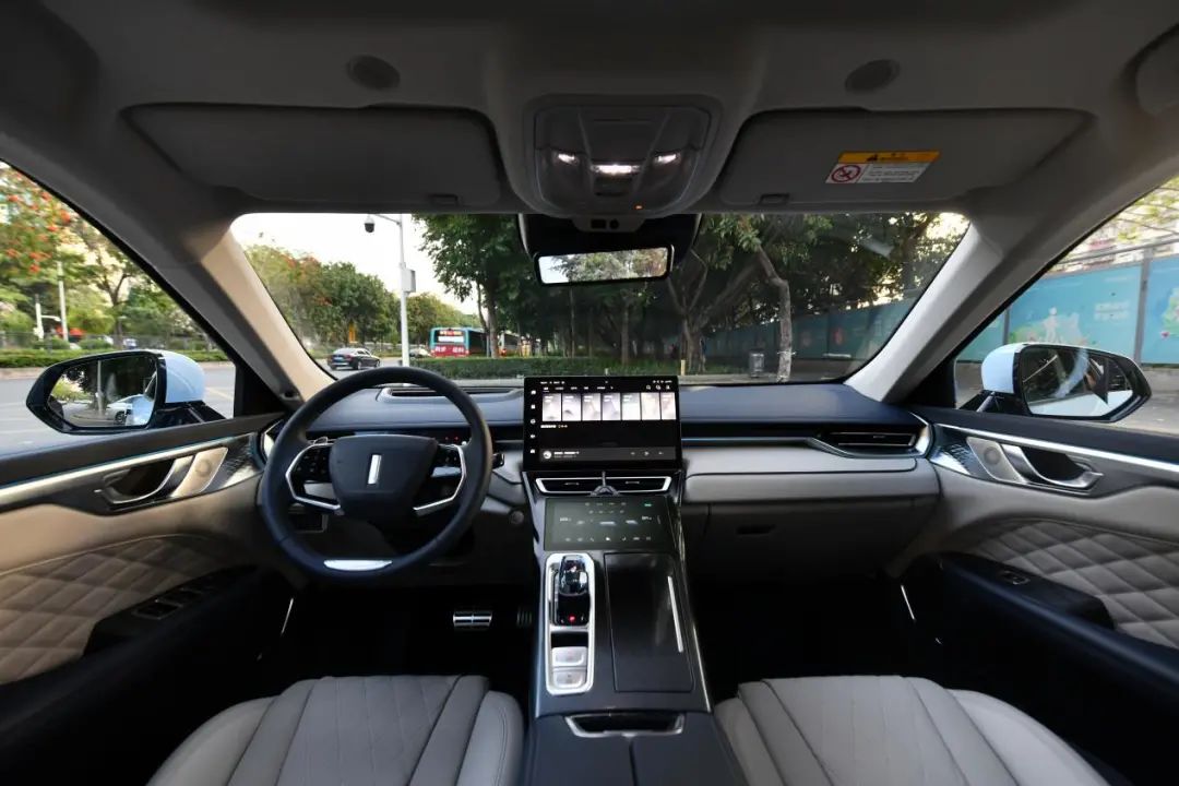 首搭9DCT变速箱，L3级智驾加持！试驾WEY旗舰SUV摩卡