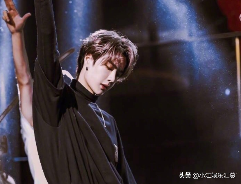 街舞3开始拍摄，王一博带着滑板已经走来了，第四位队长还不现身