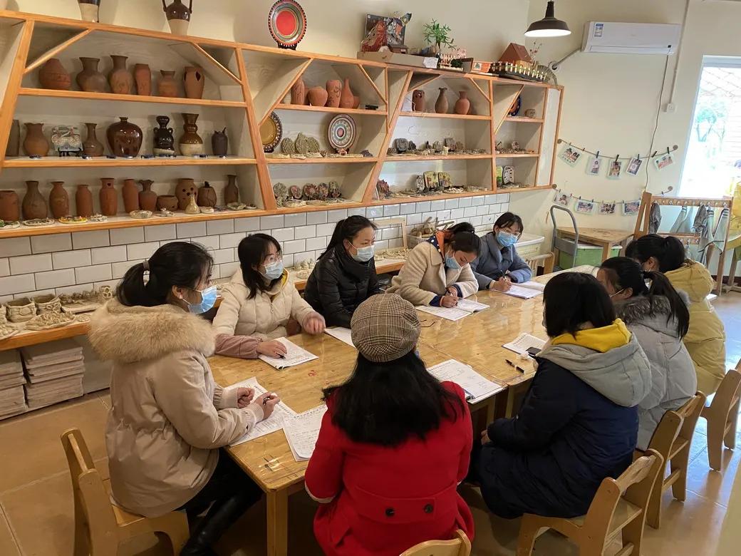 巧用天然材料，感受自然之美丨天府新区华阳幼儿园开展户外活动