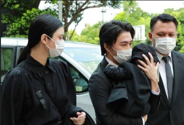 賭王長孫罕出鏡，一身印花居家服眉眼間不像奚夢瑤，曾同框小小春