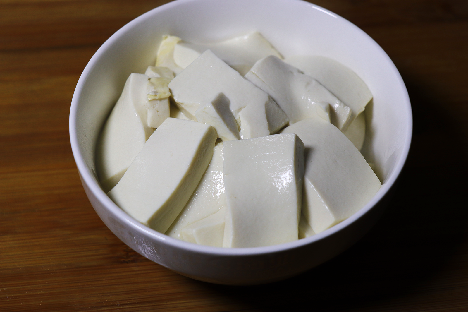 皮蛋放鍋裡蒸一蒸，飯店38元一份，在家做成本8元，待客太有面子