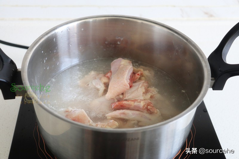 煲雞湯加這三種食材，熱乎乎暖暖的，很適合長輩喝，尤其冬天
