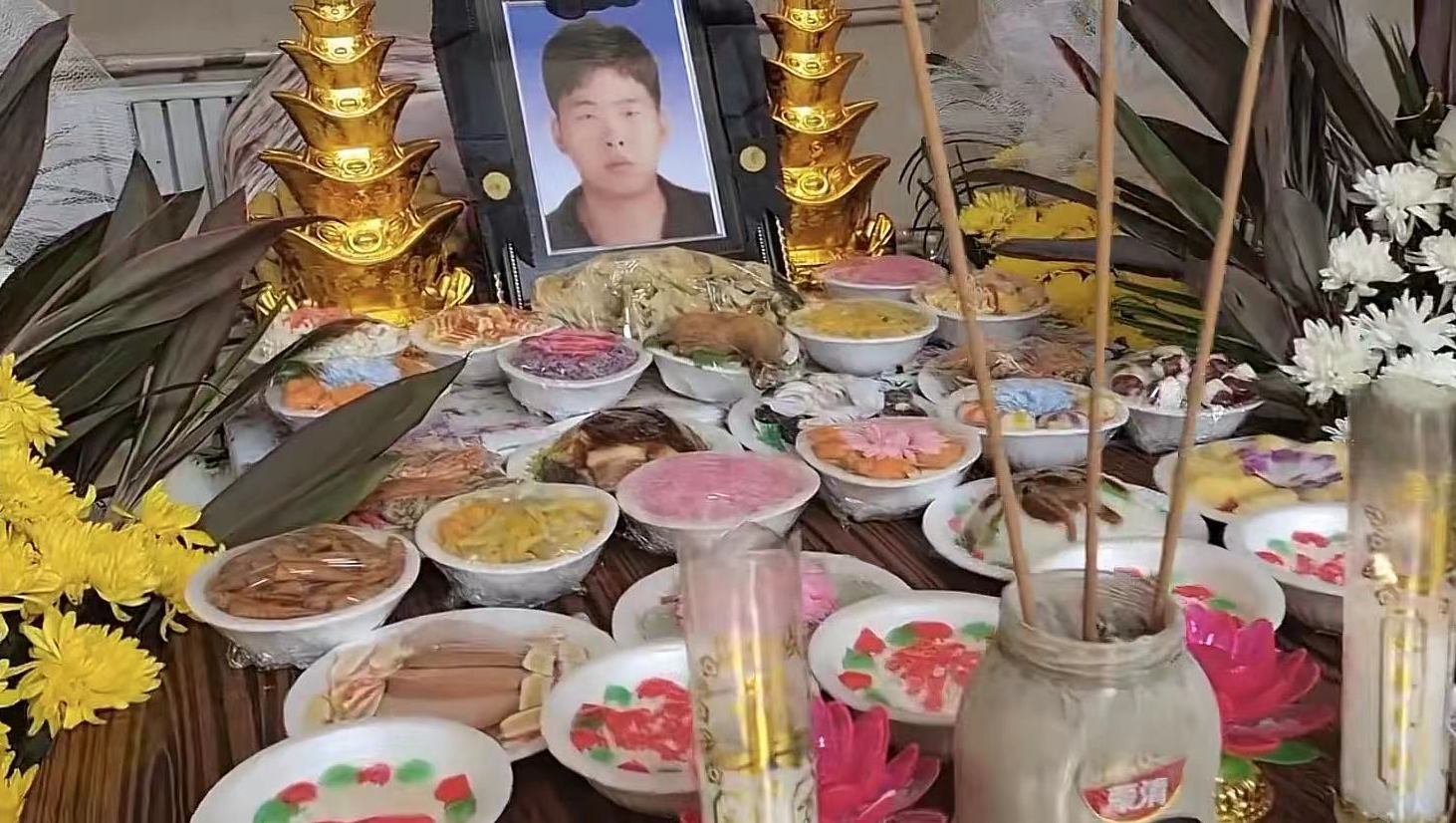 网红因直肠癌晚期去世！最后一面骨瘦如柴，灵堂简朴幼女沉痛悼念