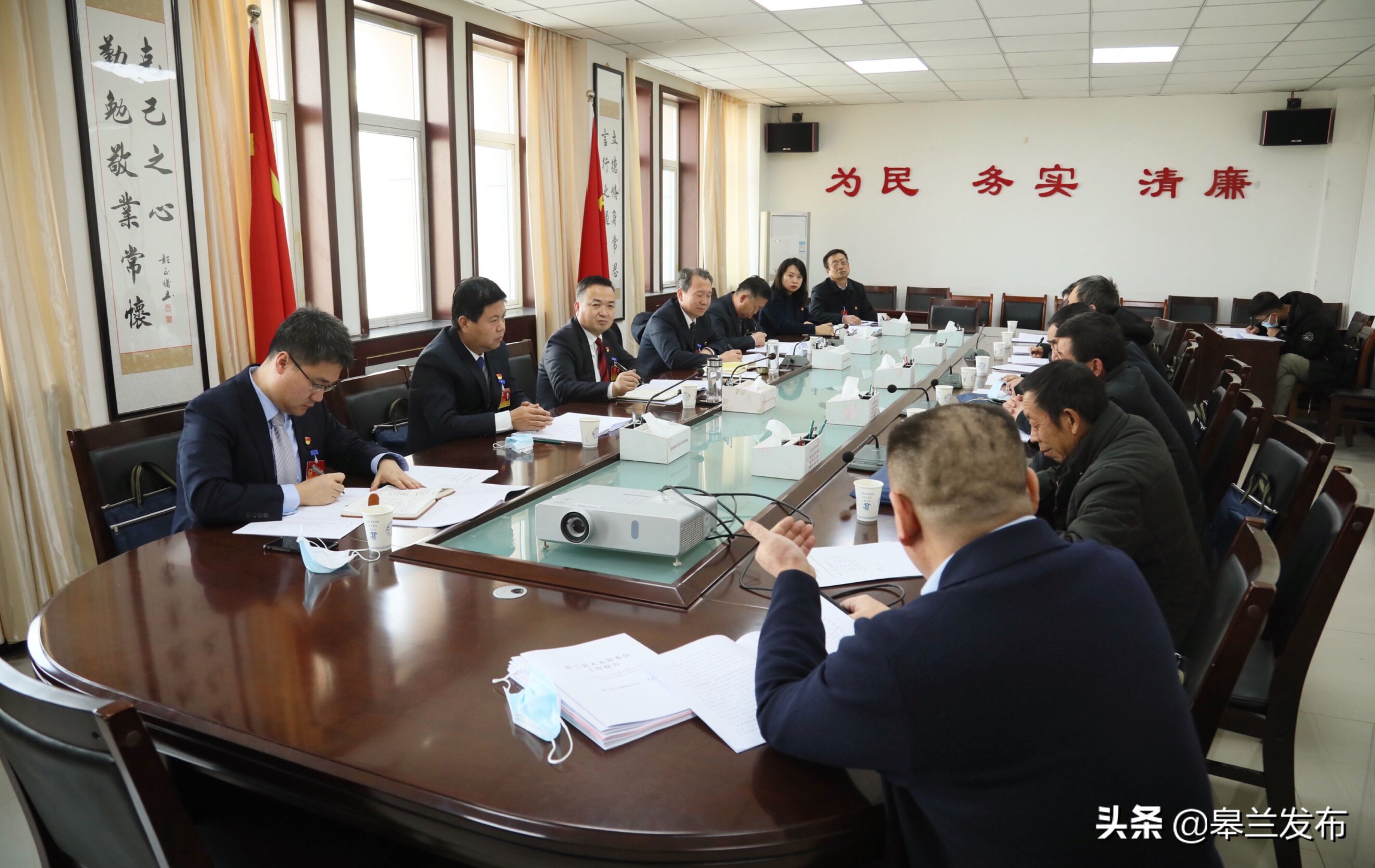 聚焦两会县人大代表分组审议政府工作报告