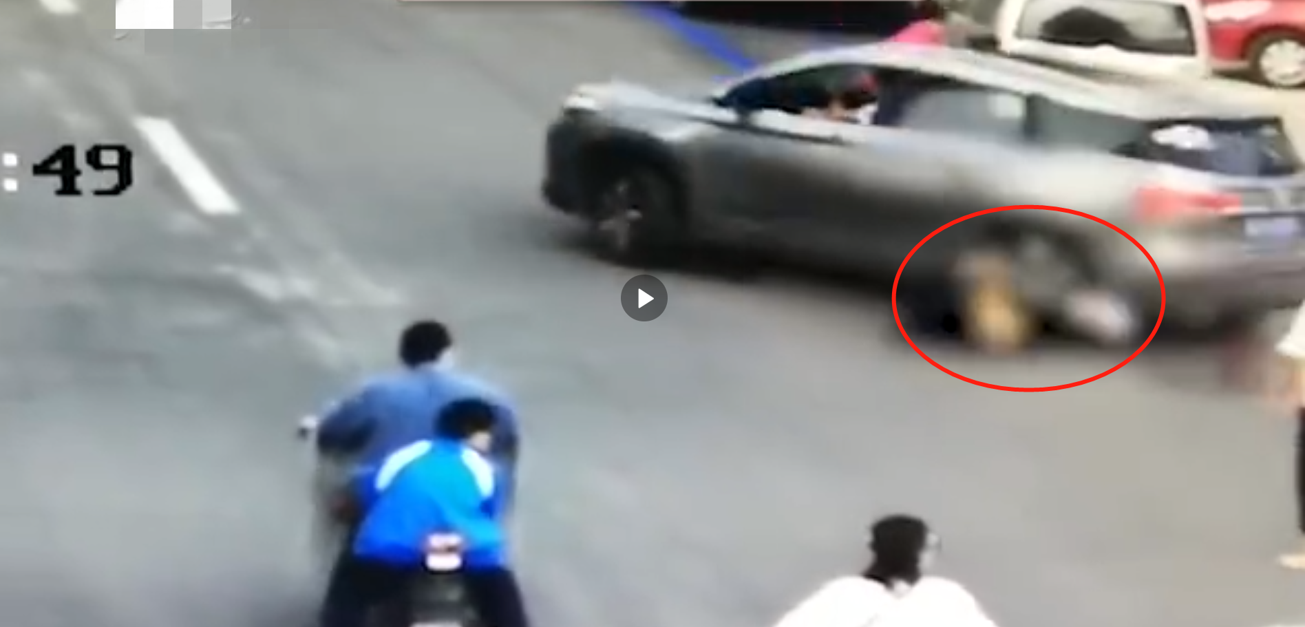 提分手遭报复，河北邯郸一女子被前男友驾车多次碾压，对方目前在逃