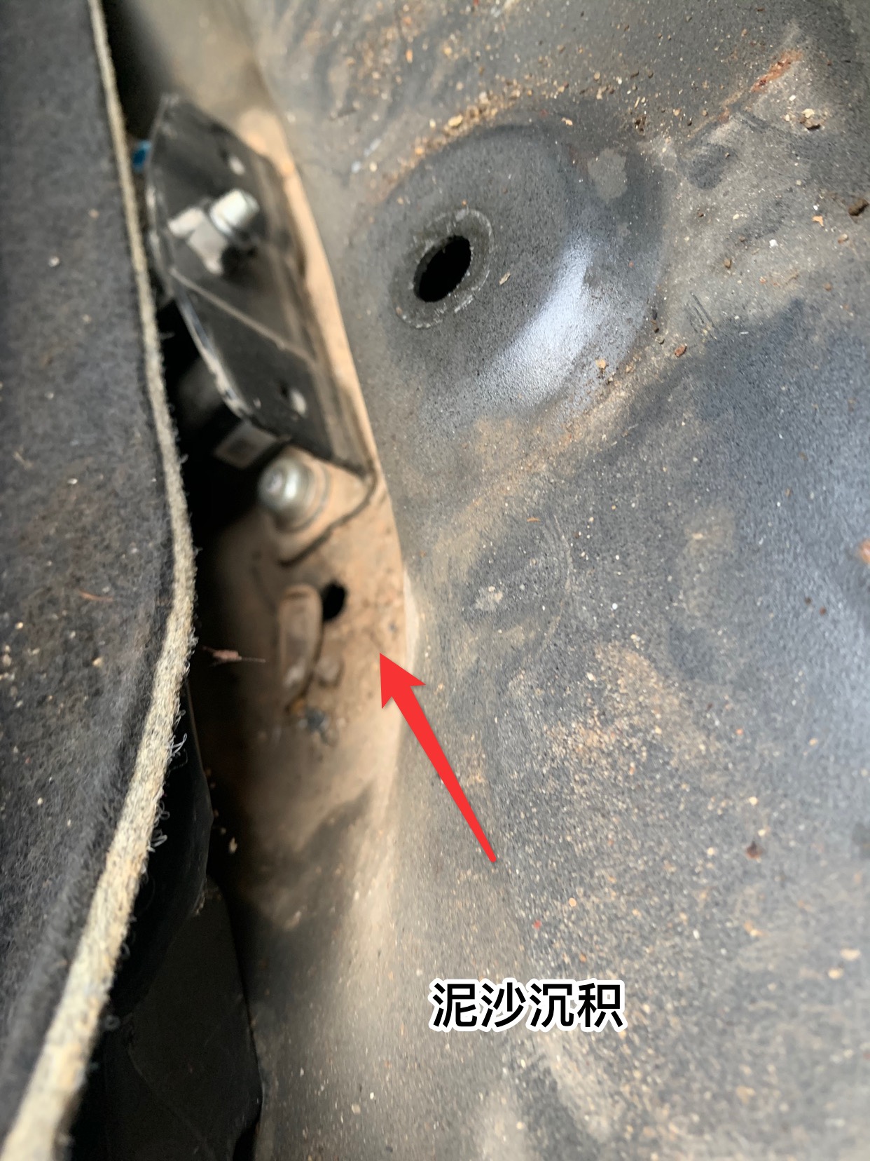 買到泡水車，記者和車行老板大吵一架，才維權(quán)成功