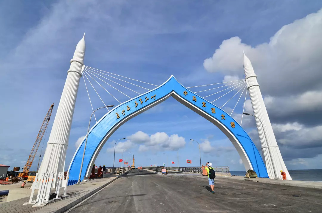 在印度洋中心，中国修建了一座2.1公里的大桥，莫迪坐不住了