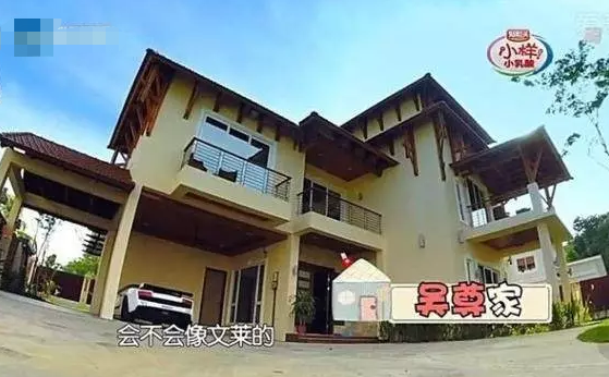 百亿家庭的豪华细节，吴尊为女儿做早餐，意外