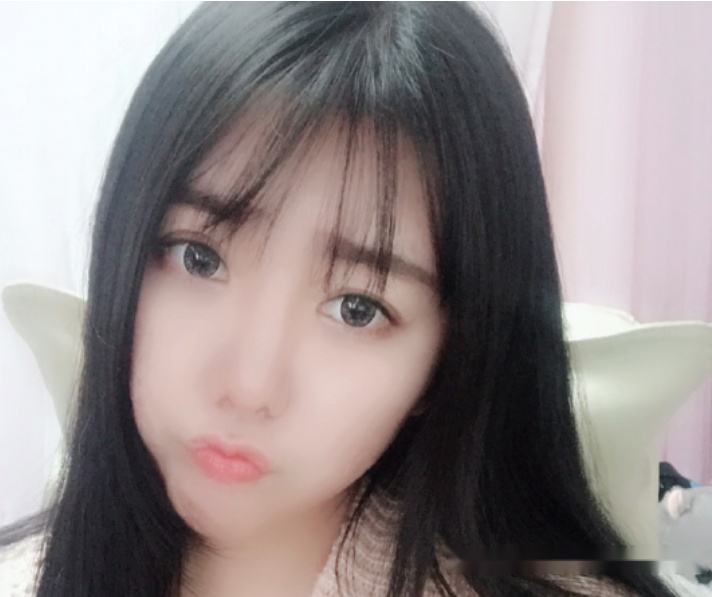 网红小团团自曝感情史：当初狠心甩了我，现在