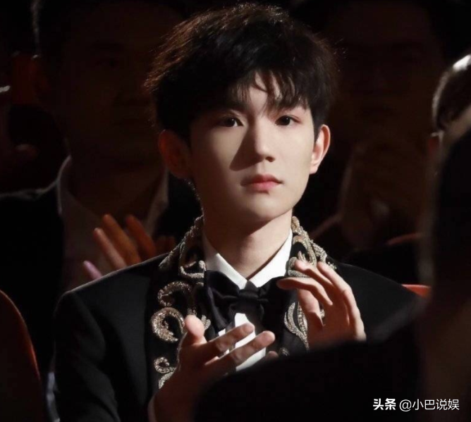 源杨|唐嫣倪妮王源杨幂杨紫同框氛围感太棒了！王源像名利场中的贵公子