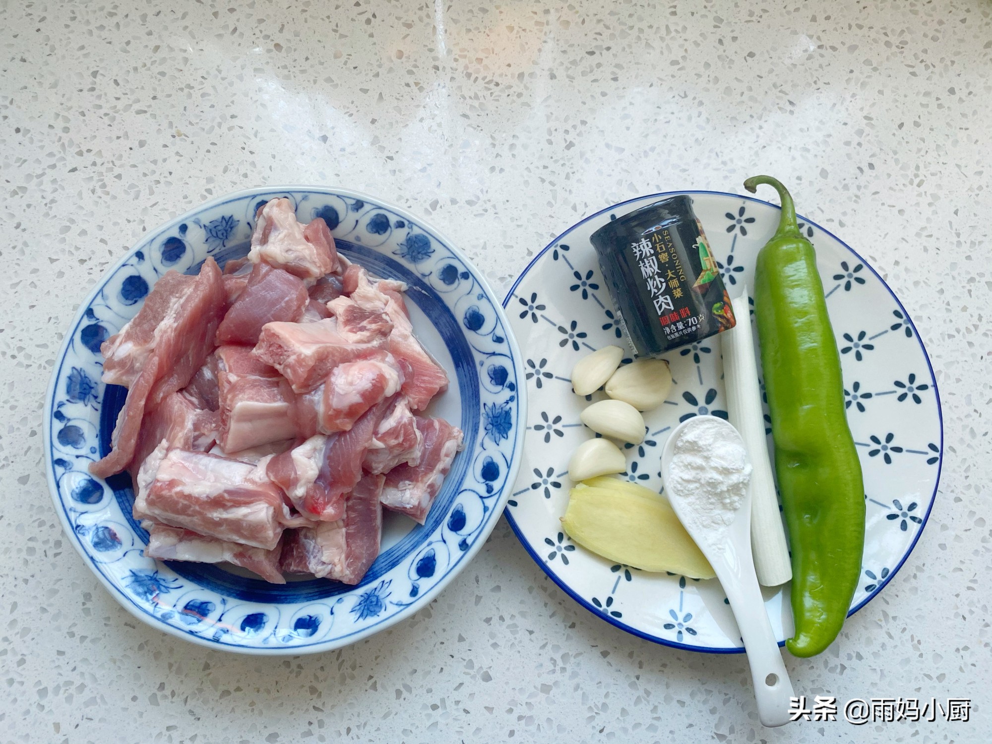 排骨别只会煲汤了，试试这做法，软嫩入味又下饭，好吃到吮手指