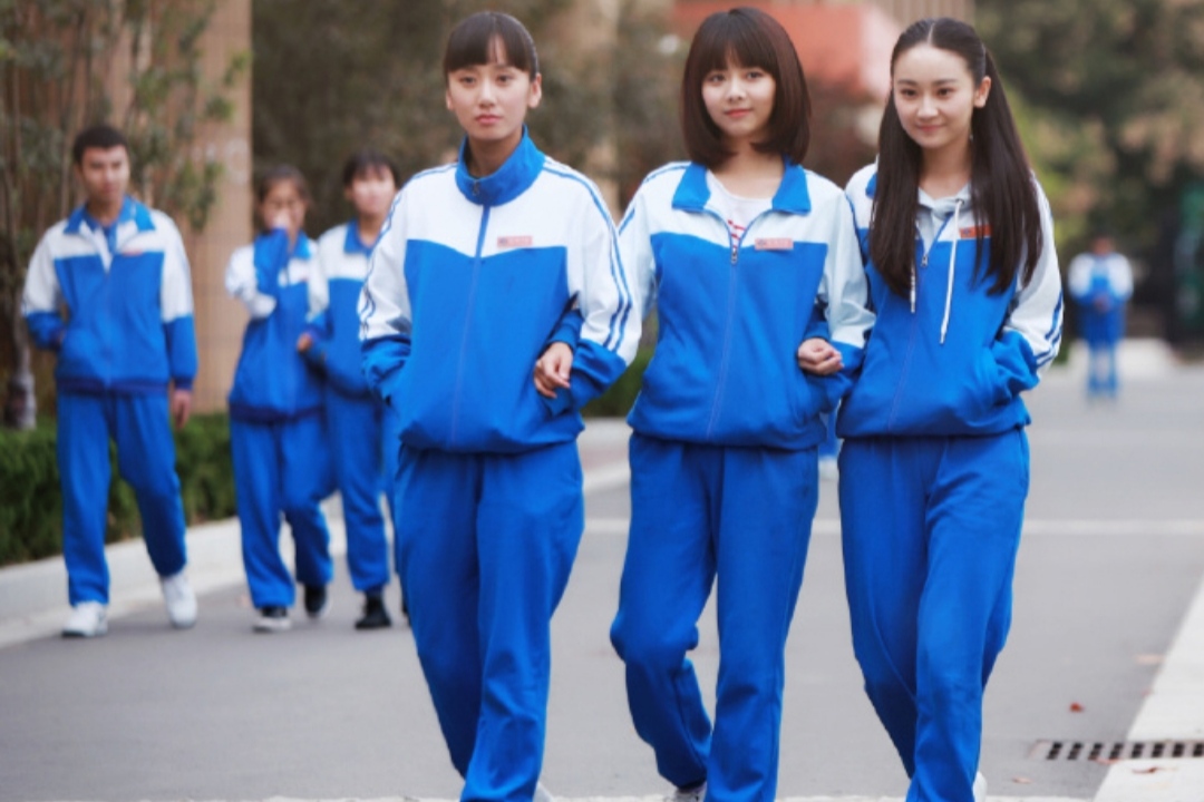 Why are Chinese school uniforms so "ugly"?The student party was