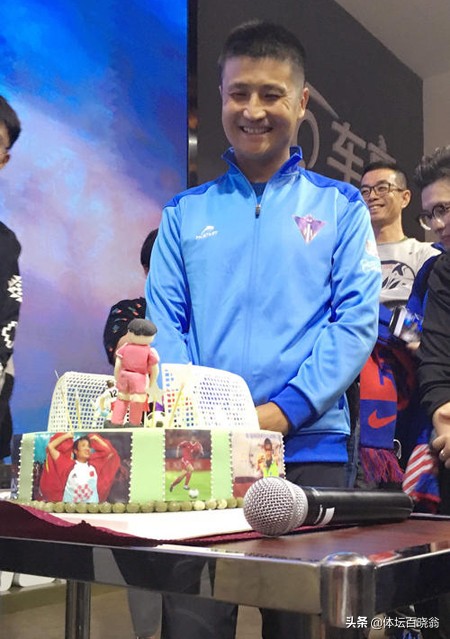 他号称中国卡洛斯，18年前转会费达1300万，31岁匆