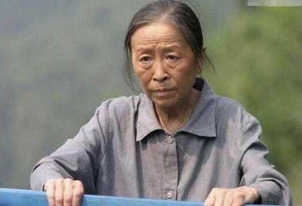 “丑娘”年轻时是校花？原以为是闹着玩，看到