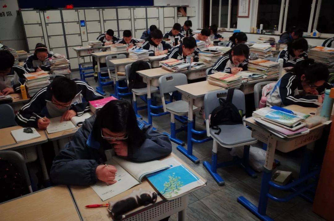 安徽23岁大学生出任上市公司副董事长，身价超