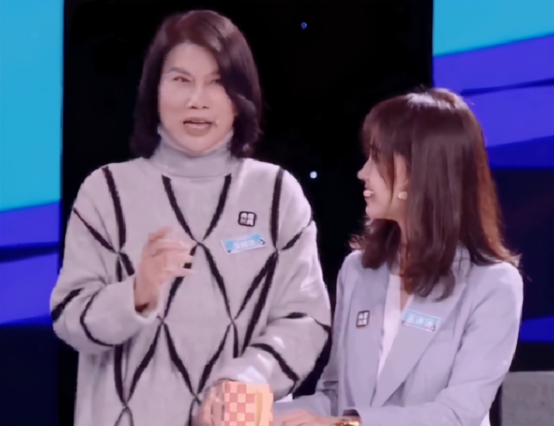 霸总和甜妹？董明珠紧握王冰冰的手，网友嗑CP还求大佬快写文