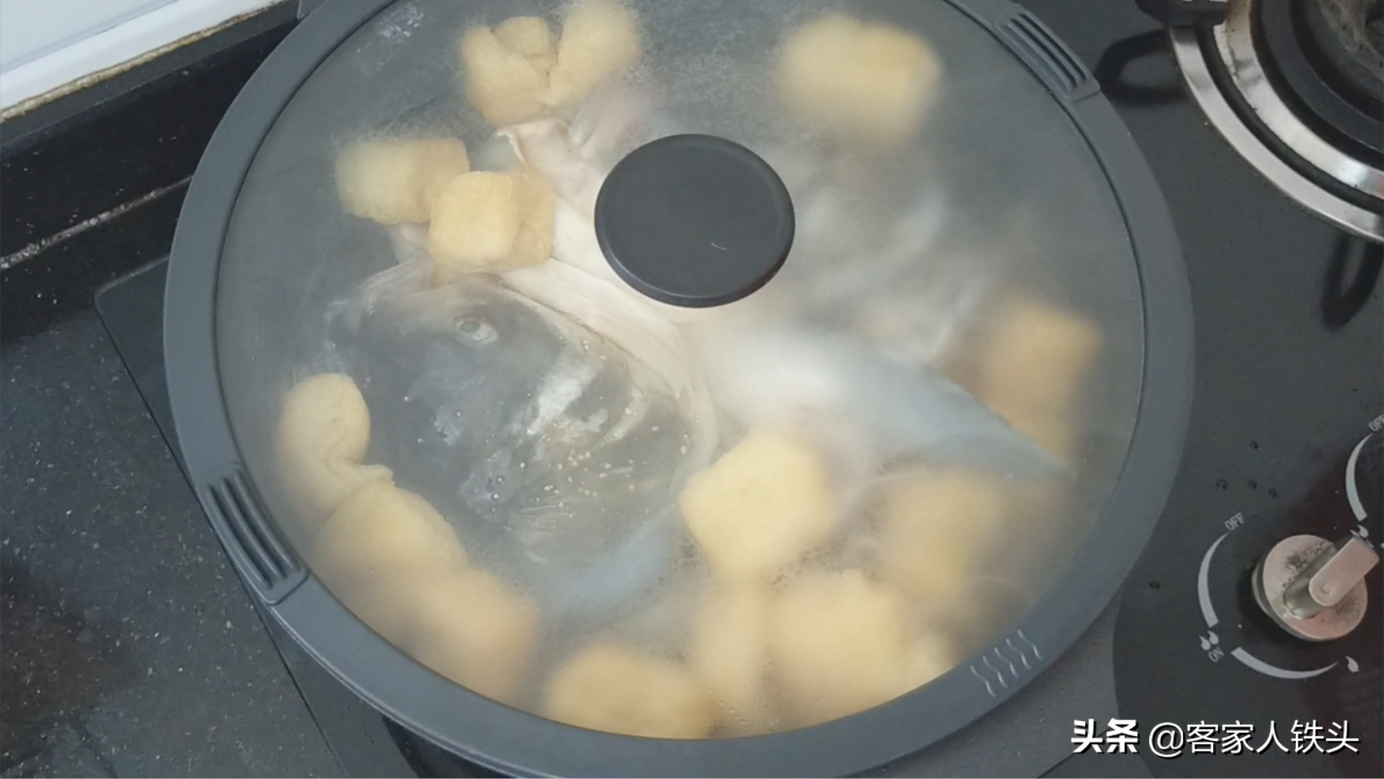 油豆腐加1個魚頭，這做法我家一個月吃3次，營養好吃又開胃下飯