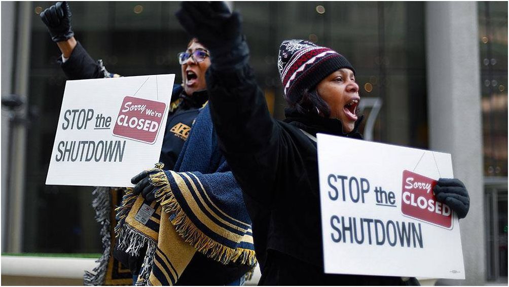 特朗普终于让步了！35天后，美国政府暂时重开