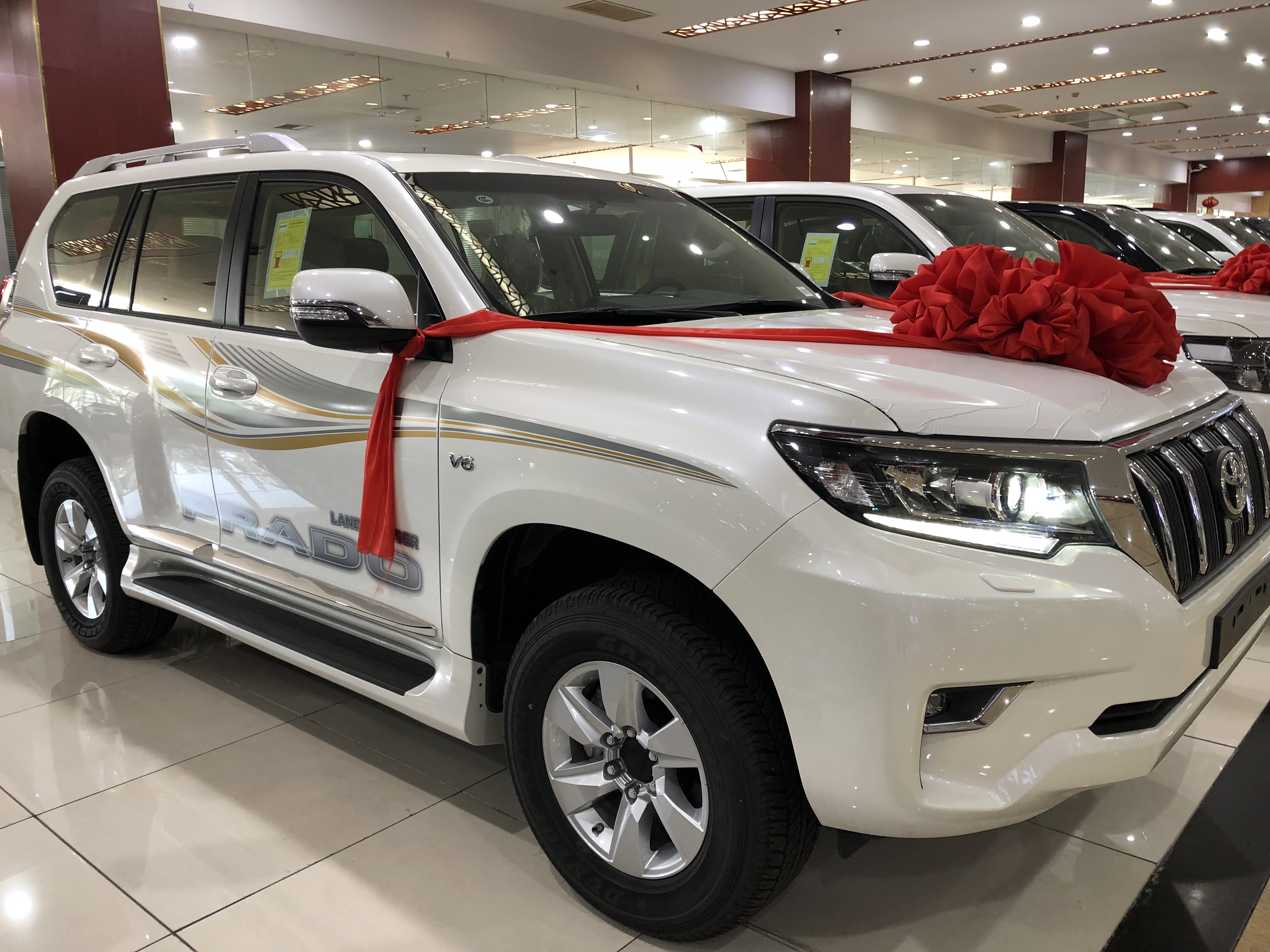 平行进口2020款丰田霸道4000后挂白色现车