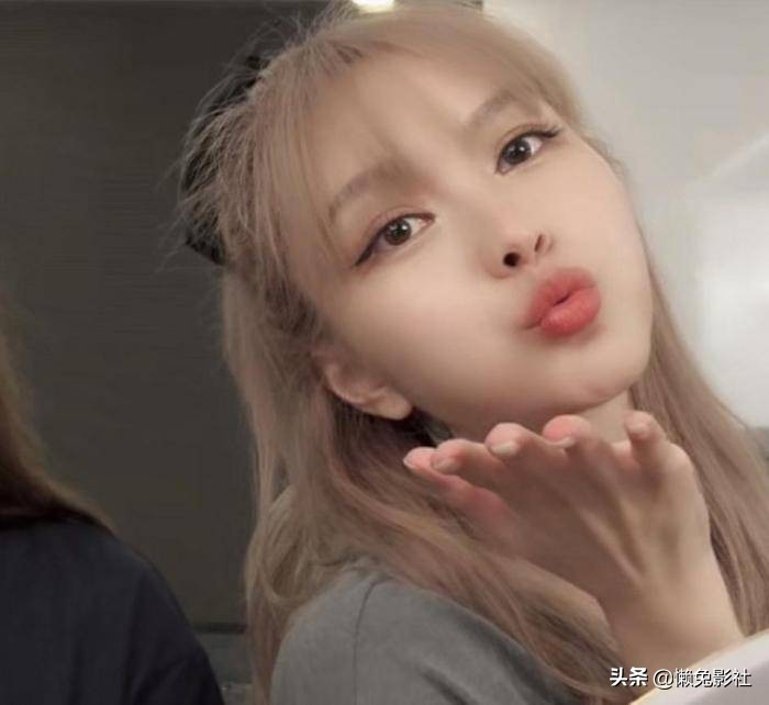 周扬青与雪梨直播真实颜值被赞，网友喊话：长