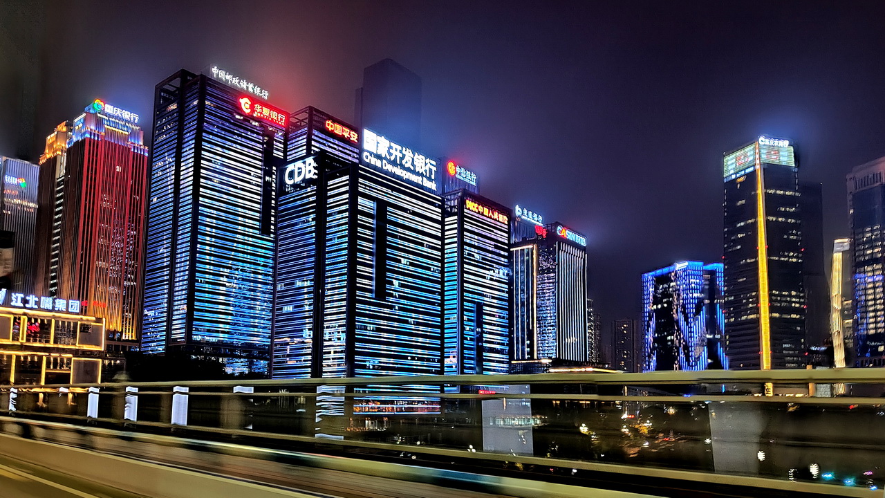 镜头中的山城夜景，OPPO Reno5 Pro+夜拍实力有多强？