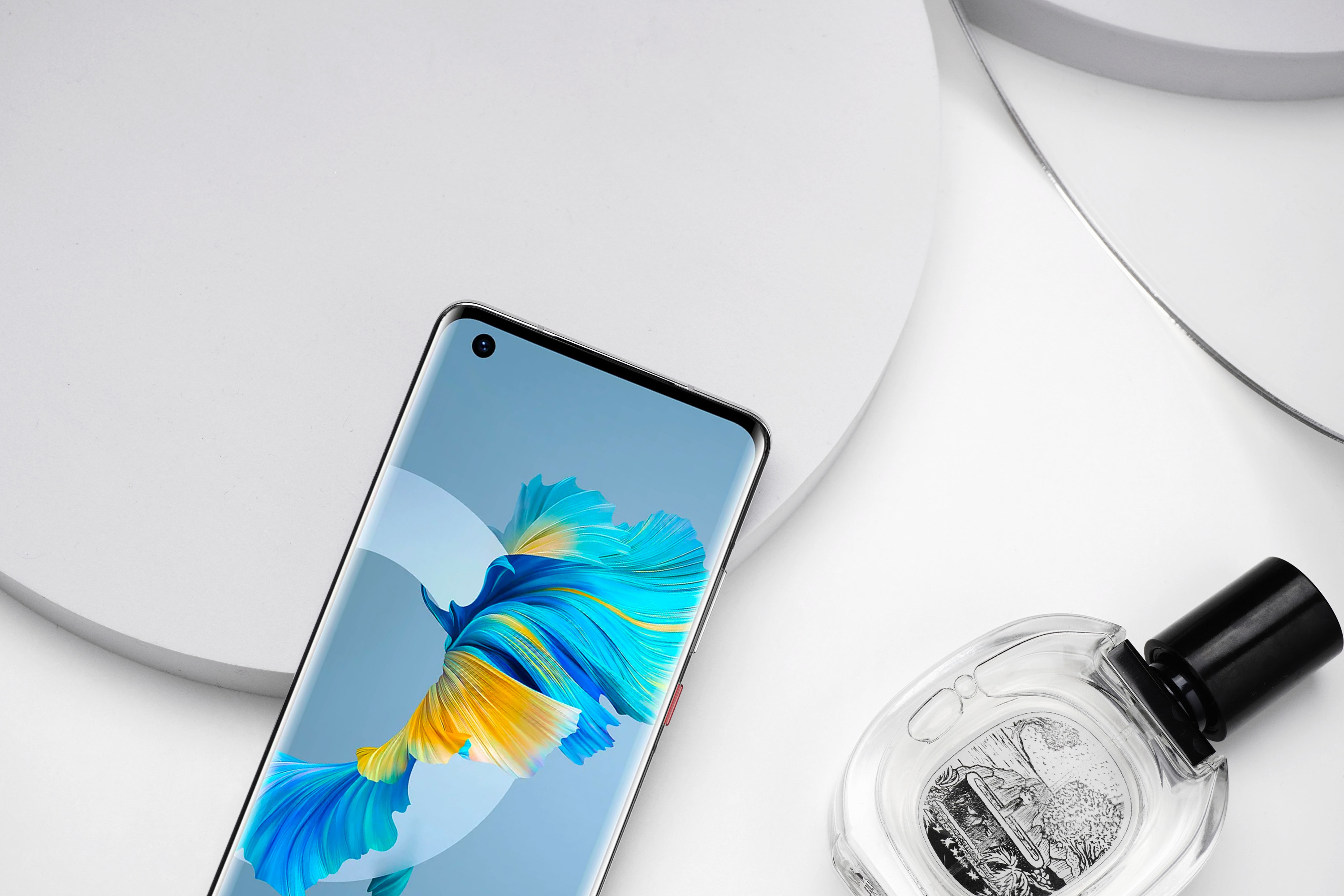华为Mate 50 Pro火力全开，6400万徕卡主摄，HarmonyOS3全新系统