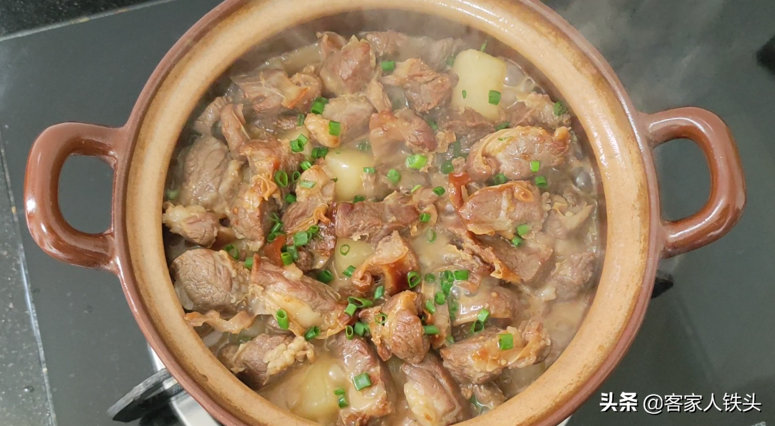 天越冷越愛吃的一鍋蘿蔔煲，做法簡單又好吃，鮮香汁美還特別下飯