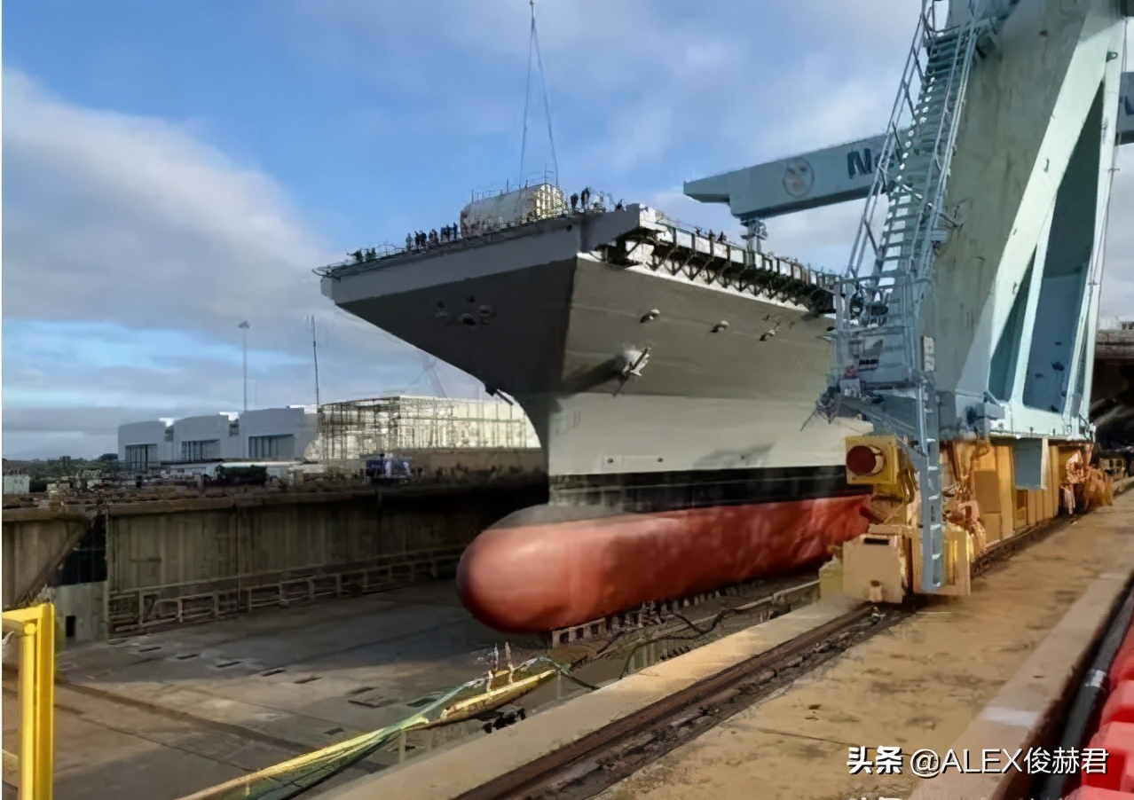 全球最强航母将交付：12万吨75架舰载机，问题和