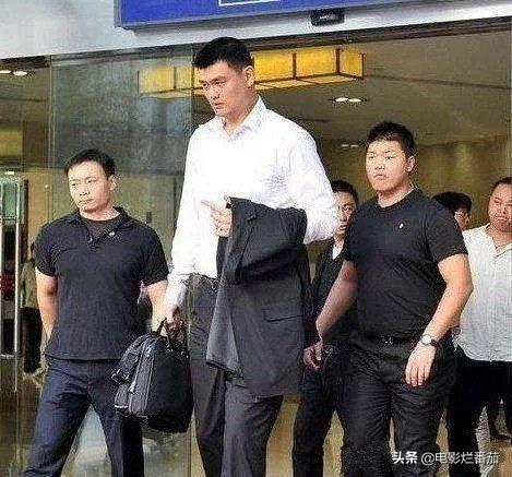孙红雷还乡遭群嘲？明星出行乱象，为何屡屡触碰公众底线