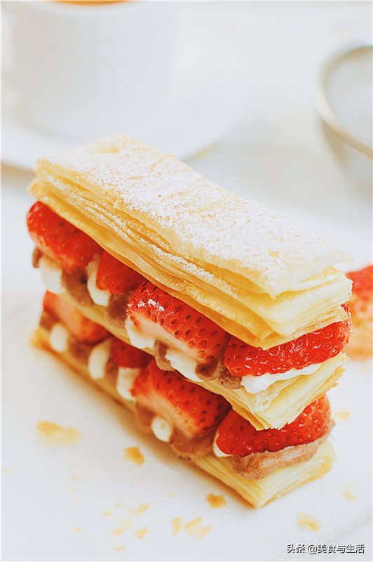 The cake of strawberry Napoleon, build midsummer girl heart, delicious desert is not afraid of fat, happy the most important