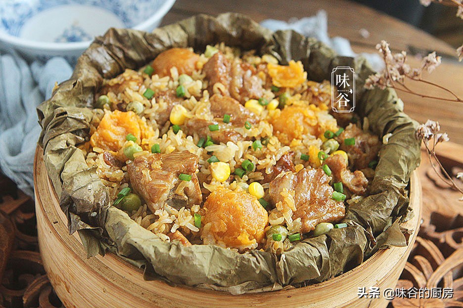 最近家人就馋这饭，裹上叶子一起蒸，清香不油腻，既是主食也是菜
