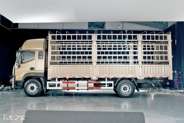 高顶双卧+600L大油箱，福田奥铃大黄蜂home版载货