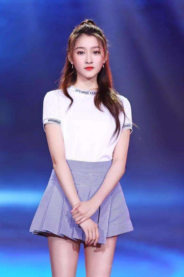 杨幂、杨紫、关晓彤、迪丽热巴齐聚横店，腾讯应为她们开一档综艺
