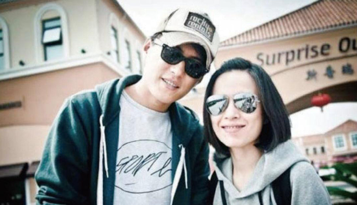 靳东：两次爱上离婚妇女，不顾家人反对娶了二