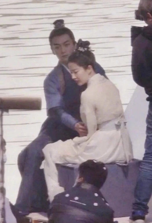路透|《梦华录》路透曝光！刘亦菲陈晓船上拥吻 网友梦回神雕侠侣