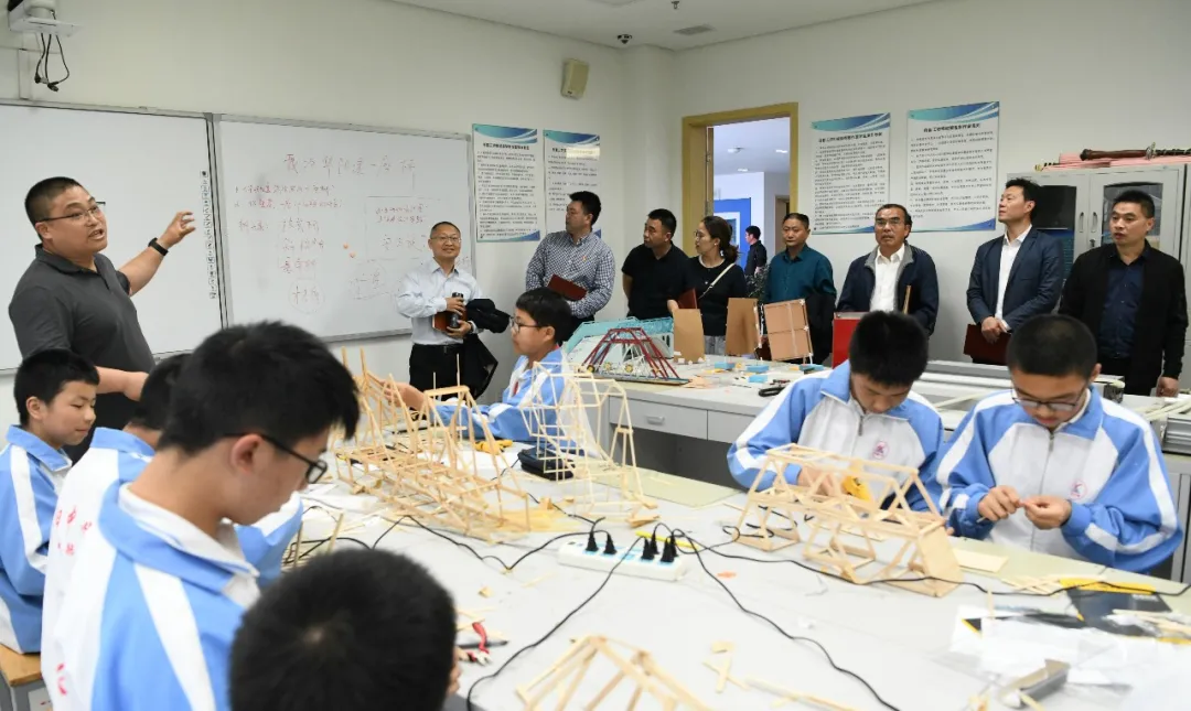 育人育心五育融合--新区中小学课后服务工作现场会在华阳中学召开