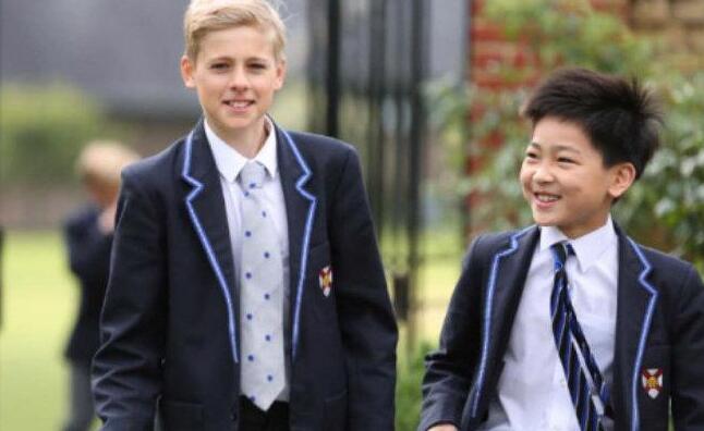 还要去接吗？伦敦封城了，小留学生的家长，“