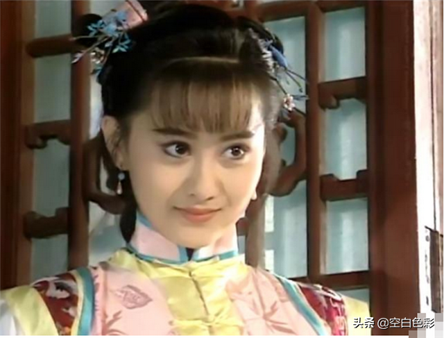 前琼瑶女神陈德容已离婚，结婚后一直丁克。周星驰疯狂地追求她
