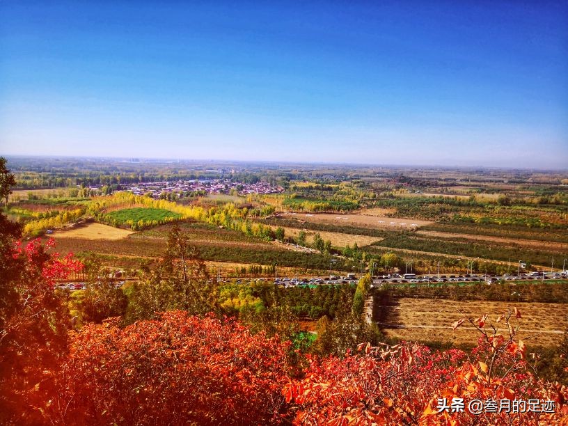 On weekends, check in Shunyi’s free scenic spot, the colorful shallow mountains, the red leaves are beautiful, and there are so many tourists.