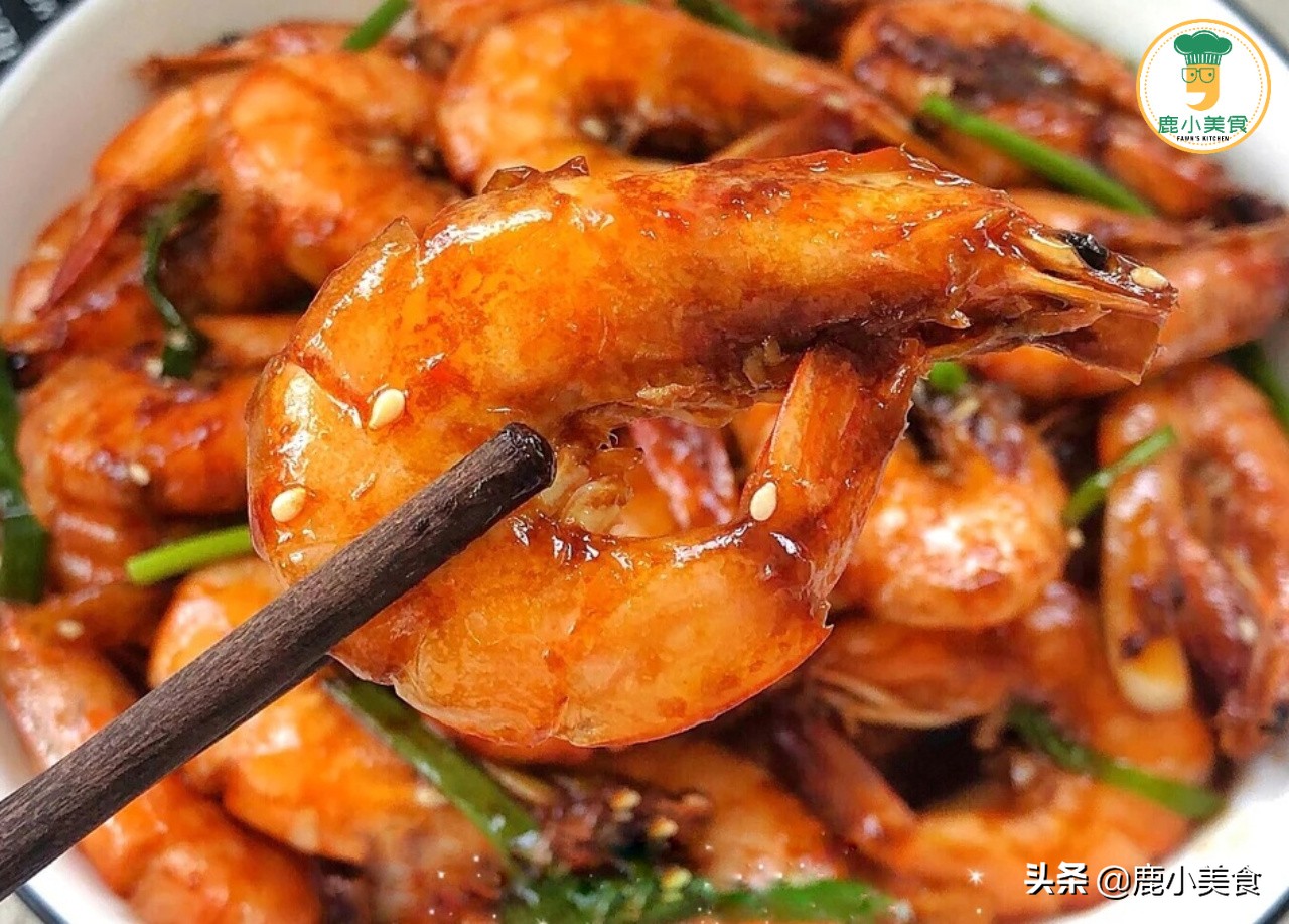 春節待客，寓意“紅紅火火”的油燜大蝦，紅亮喜慶，酥嫩美味
