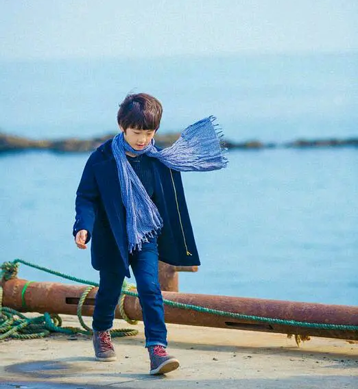 13岁天天与张亮同框，身高接近1米8，穿西服颜值