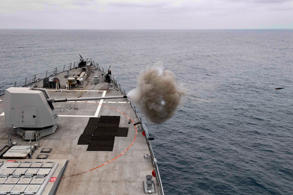 美国军舰闯入东海，上海以东220公里现身，战疫