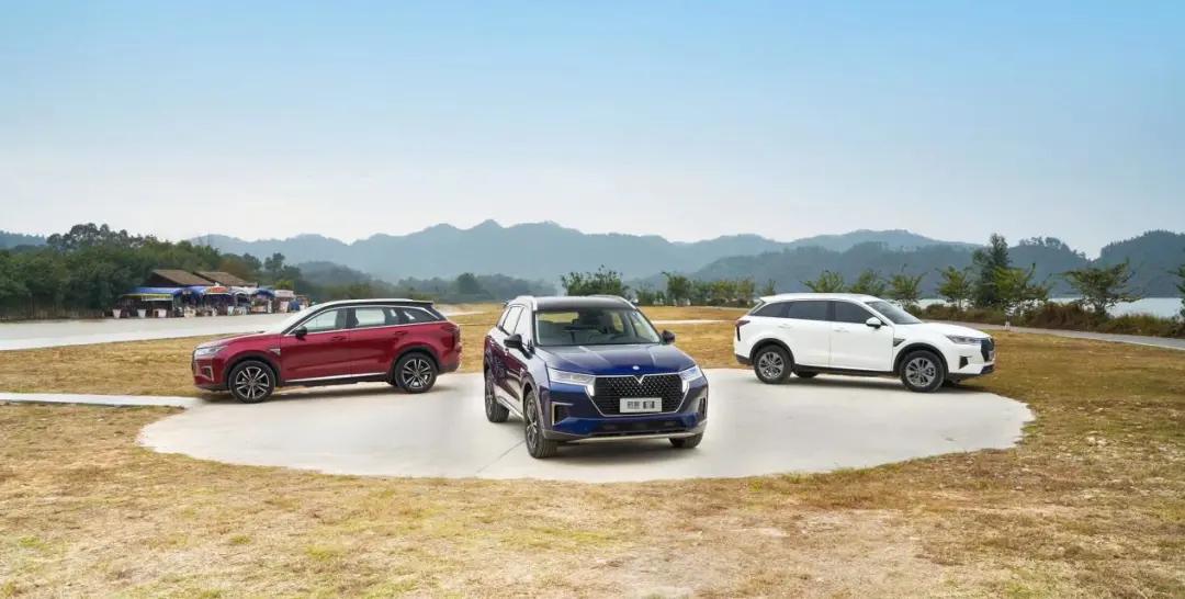 同级少有的轻混增压动力+OTA车机，这款SUV居然不到15万