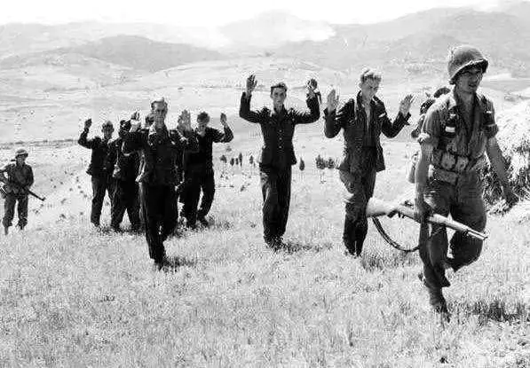 意大利军队有多搞笑？投降被拒绝后，一怒之下将对方打的溃不成军