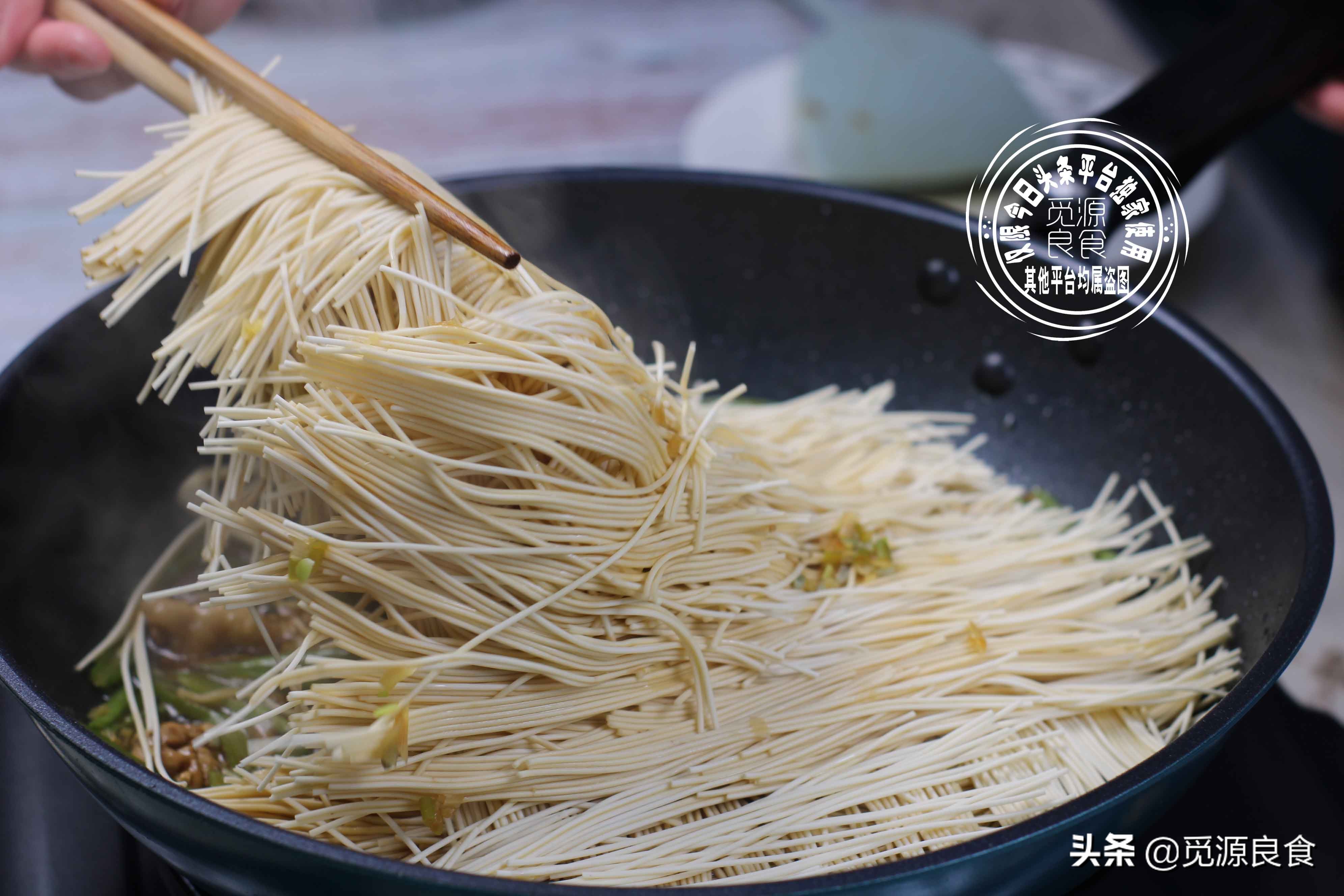 图片[8]-教你在家做焖面 一大盘不够自己吃-起舞食谱网